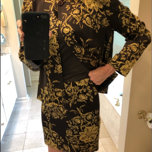 Via Seta Studio Silk Suit, jacket sz 12 skirt sz 6 - Picture 7 of 7